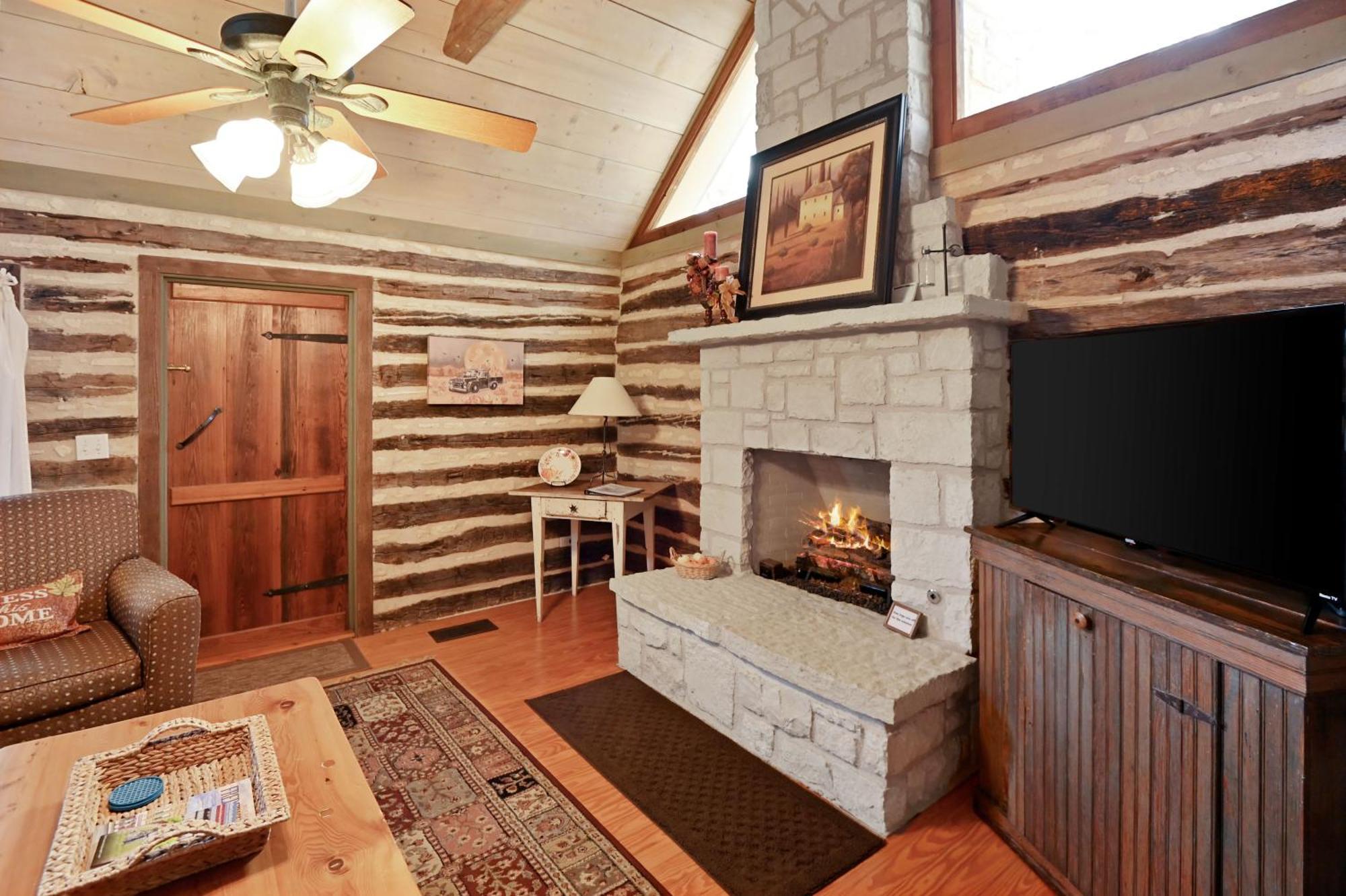 Cabins On Knopp School-Chula Vista Cabin 弗雷德里克斯堡 外观 照片